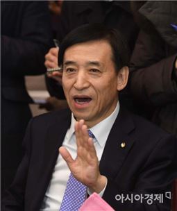이주열 한국은행 총재가 8일 열린 경제동향간담회에서 모두발언을 하고 있다. 