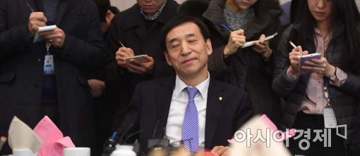 [포토]생각에 잠긴 이주열 한은 총재 