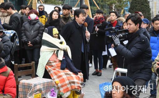 [포토]수요시위 취재하는 일본 외신 기자들 