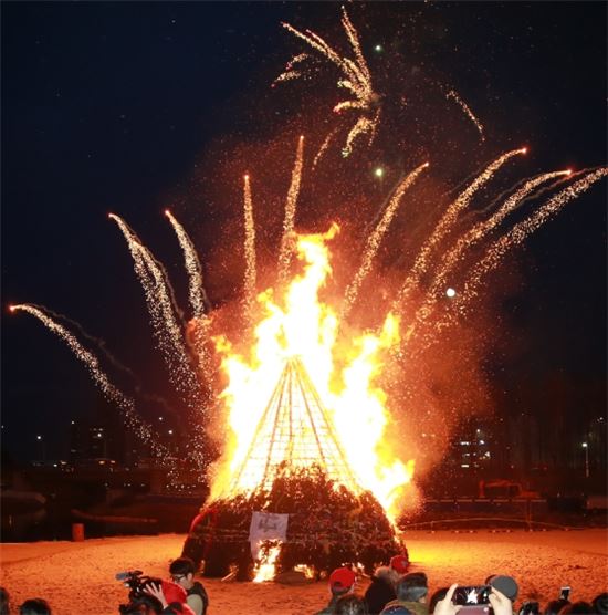 서초구, 양재천 정월대보름 달맞이 축제 열어 