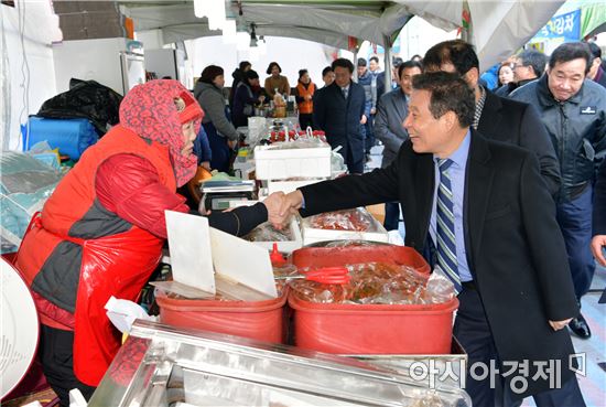 윤장현 광주시장, 여수 수산시장 화재 피해현장 방문