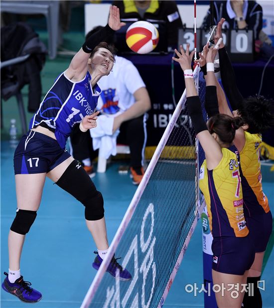 [포토]김미연, '있는 힘껏 강타'