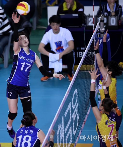 [포토]팁 공격 시도하는 김미연