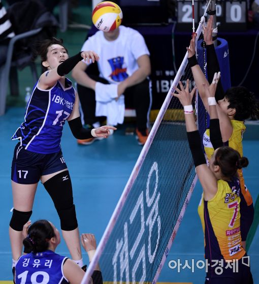 [포토]팁 공격 시도하는 김미연