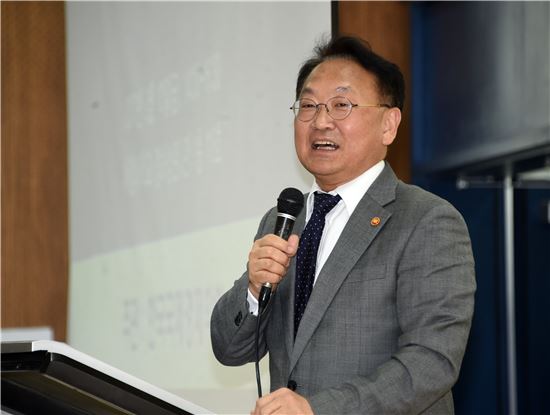 유일호 "구제역으로 소·돼지 가격상승 가능성…선제적 대응"
