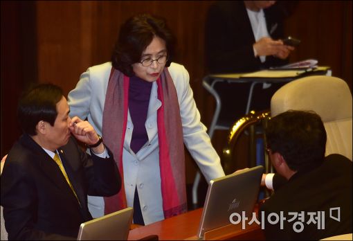 [포토]이야기 나누는 우상호·유승희