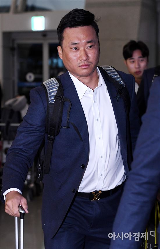 [포토]김태군, '비장한 표정으로 전지훈련 출국'