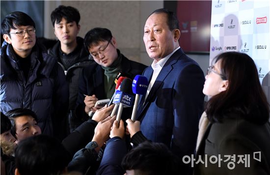 [포토]인터뷰하는 김인식 WBC대표팀 감독