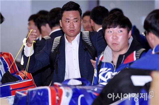 [포토]출국 수속하는 김태군