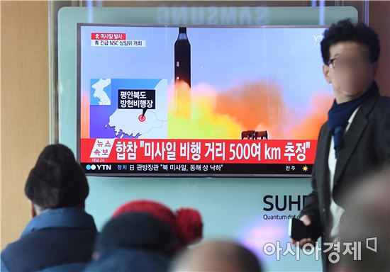 북한이 고체연료를 사용했다면 이동식 발사차량(TEL)에 탑재해 기습발사할 수 있는 가능성은 커진다.