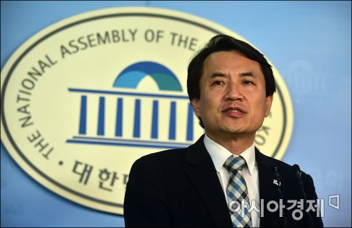김진태, 대권 도전 "朴 끝까지 지킬 것…애국보수 재건하겠다"
