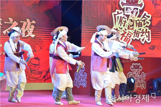 [포토]광주 동구 공연단, 중국 월수구 ‘광부묘회’축제 참가