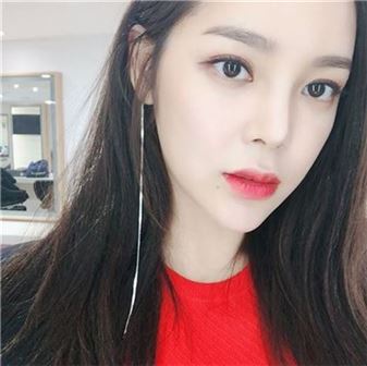 ‘하숙집 딸들’ 박시연, 레드립 셀카 초미모로 첫방 강렬 홍보