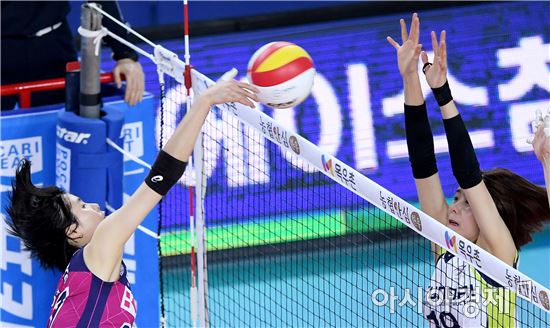 [포토]이재영-이다영, '냉정한 승부의 세계'