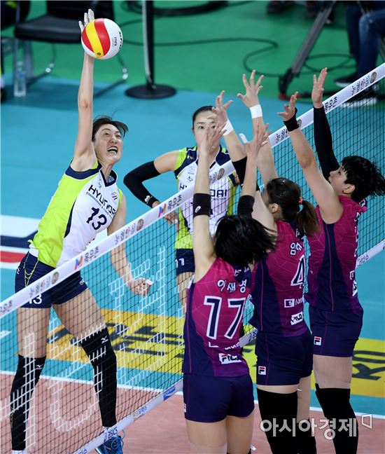 [포토]김세영, '세 명이 막아도 소용없어'