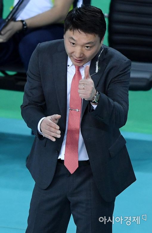 [포토]선수들 독려하는 현대건설 양철호 감독