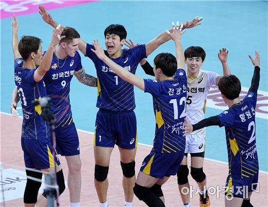 [포토]득점 환호하는 한국전력 서재덕