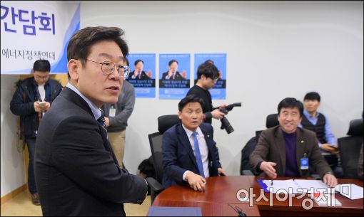 [포토]이재명, 에너지노조 정책간담회 참석