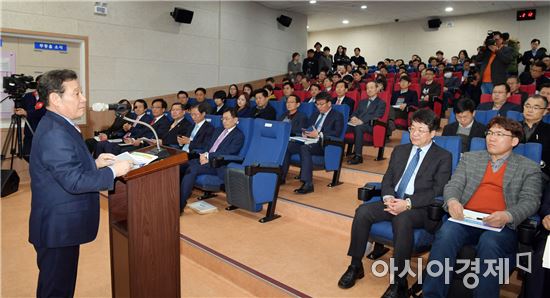 윤장현 광주시장, 제19대 대선 광주 지역공약 대토론회 참석