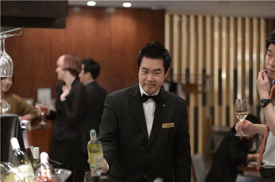 [유통 핫피플]와인 읽어주는 남자…임승우 서울가든호텔 와인 소믈리에