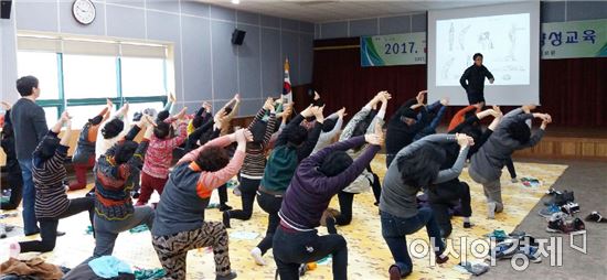 구례군, 매천도서관 ‘이야기보따리 할머니’양성 교육 운영