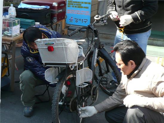 자전거 수리 다시 달린다