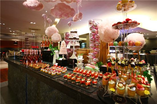 아워홈, 오리옥스 코엑스서 딸기 디저트 20여종 선봬