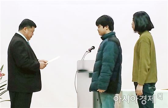 장흥토요시장 조성일 상인회장, 장학금 전달