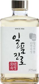 하이트진로, 참나무 목통서 10년 숙성시킨 프리미엄 소주
