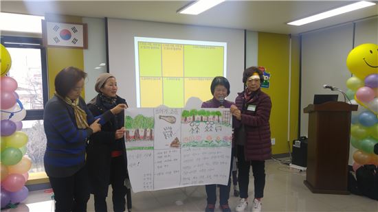지난 8일 서교동주민센터에서는 서교동마을계획단 단원 27명이 참여하는 마을발전을 고민하고 토론하는 워크숍을 개최했다.
