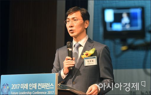 [포토]강연하는 안희정 지사