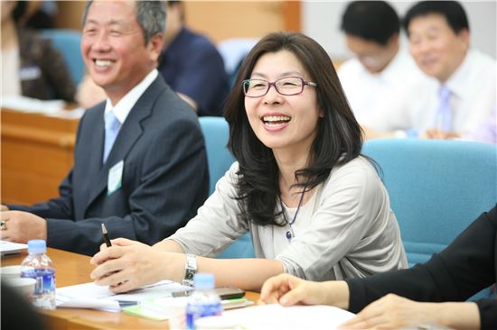 한국여성벤처협회 신임 회장 윤소라 유아이 대표