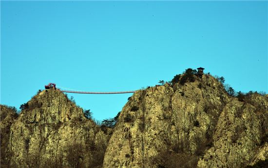 [여행만리]'무진장' 버스 타고 달려오는 봄소식, 馬耳山도 들었을까