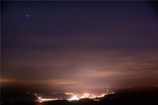 [여행만리]'무진장' 버스 타고 달려오는 봄소식, 馬耳山도 들었을까