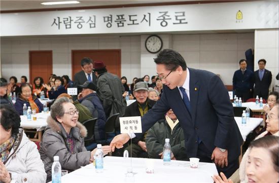 김영종 종로구청장, 80세 이상 어르신 생일잔치 마련 