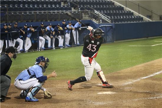 '이해창 2점홈런' kt위즈, 美대학과 평가전 8-5 승리