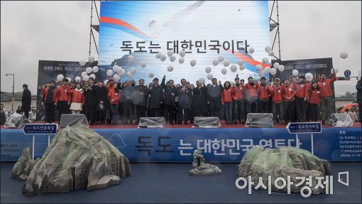 [포토]독도사랑, 풍선 날리기