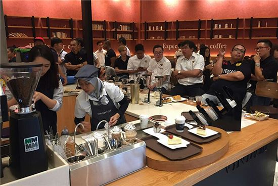 커피전문점 드롭탑, 동남아 진출…말레이시아 1호점 개장