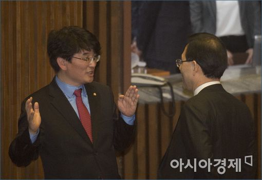 [포토]이야기 나누는 박완주·주호영