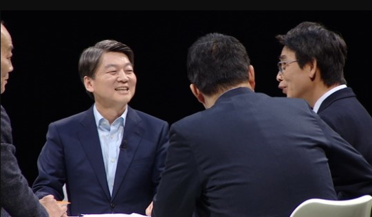23일 JTBC '썰전'에 출연한 안철수 국민의당 의원/사진=JTBC '썰전'