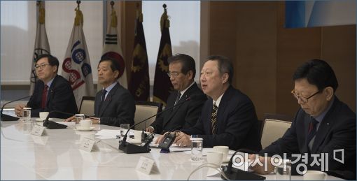 [포토]윤리경영 다짐하는 대한상의 회장단