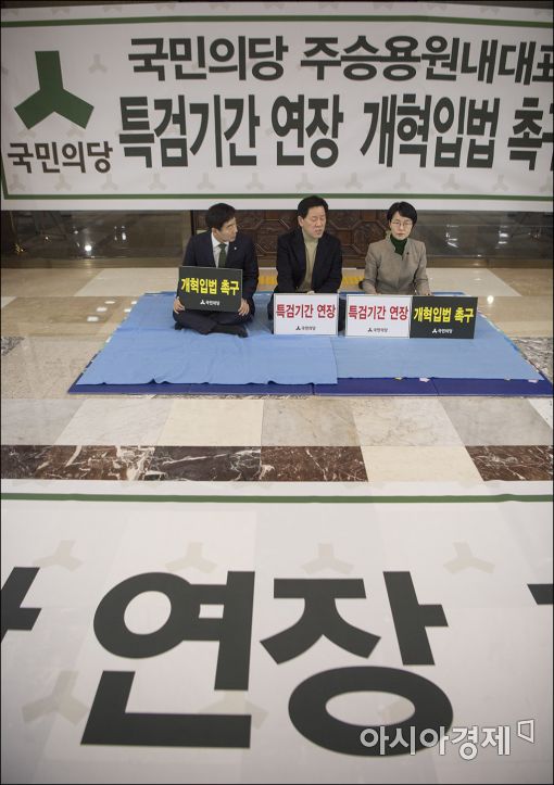 [포토]주승용, 특검연장촉구 철야농성 돌입