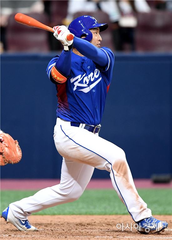 [포토]손아섭, '추가 2타점 적시타'