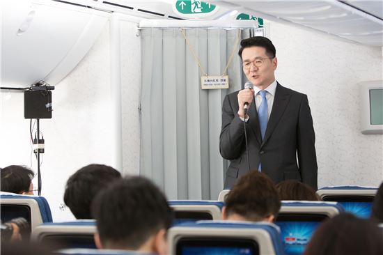 조원태 "B787-9 도입…연비좋은 중형기 띄워 승부수"(종합)