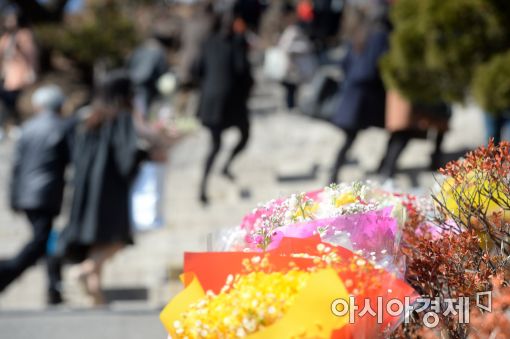 [포토]'꽃길만 걷기를'