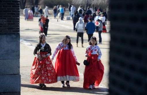 [포토]'한복입고 궁으로'