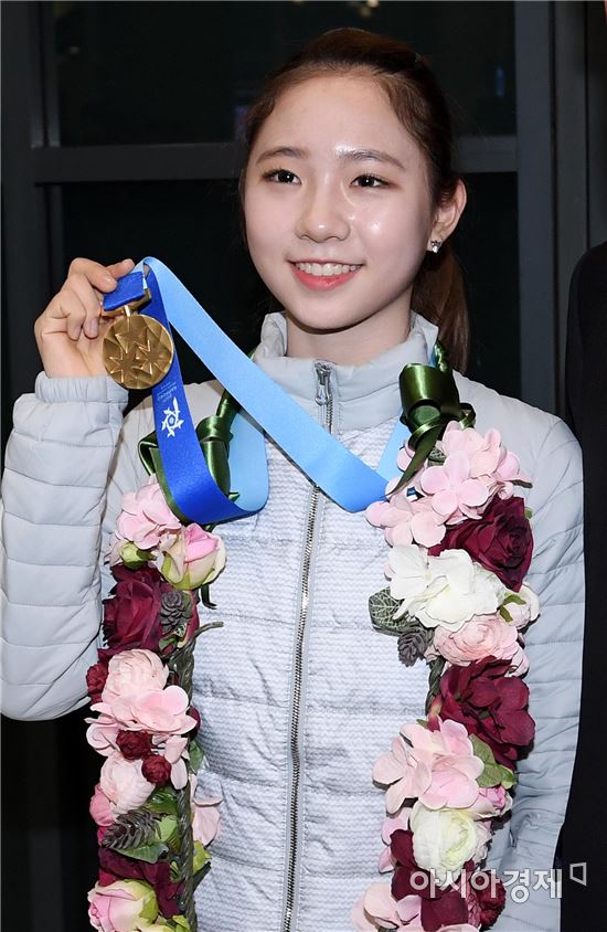 [포토]최다빈, '동계아시안게임 피겨 금메달이에요'