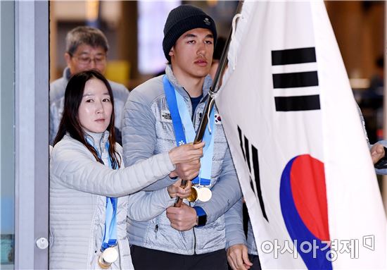 [포토]귀국하는 이채원과 김마그너스