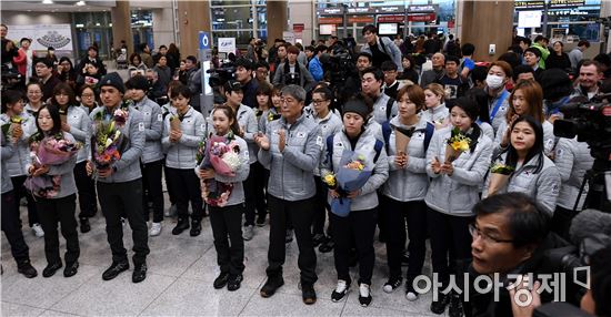 [포토]환영 행사하는 삿포로 동계아시안게임 선수단