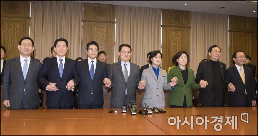 [포토]손 맞잡은 야4당 지도부